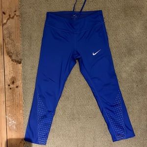 Woman’s Nike Cropped Leggings